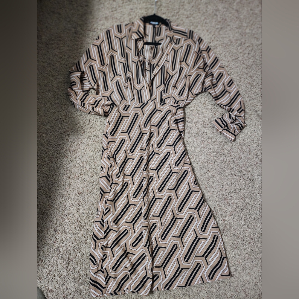 Geometric Patterned Dress in Black and Tan